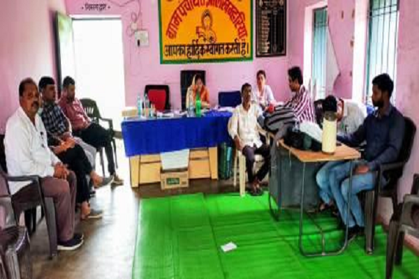 झालखम्हरिया में दो दिवसीय स्वास्थ्य शिविर प्रारंभ, ग्रामीणों की स्वास्थ्य जांच व आवश्यक नमूना संग्रह जारी