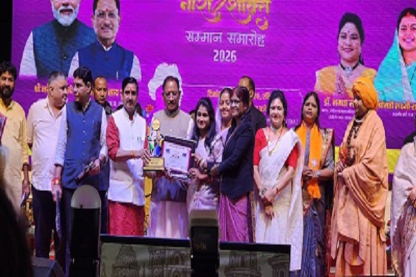 नारी सम्मान कार्यक्रम में उत्कृष्ट कार्य करने वाली महिलाओं एवं अधिकारियों का सम्मान