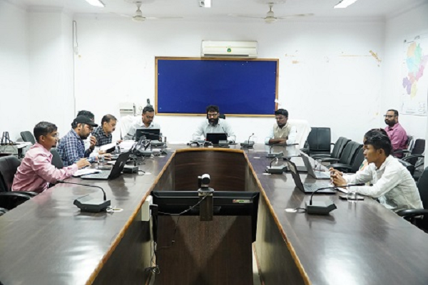 कलेक्टर रोहित व्यास ने स्कूल शिक्षा विभाग की समीक्षा की