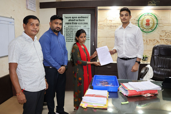 पिता के निधन के तीन माह से भी कम समय में बेटी को मिली अनुकंपा नियुक्ति&rdquo;