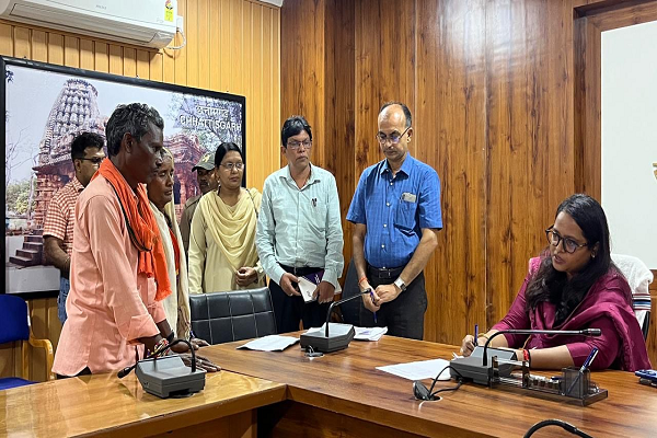 जनदर्शन में कलेक्टर श्रीमती तूलिका प्रजापति ने सुनी आमजन की समस्याएं