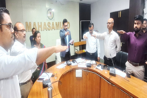 कलेक्टर श्री लंगेह ने अधिकारियों को दिलाई उल्लास शपथ