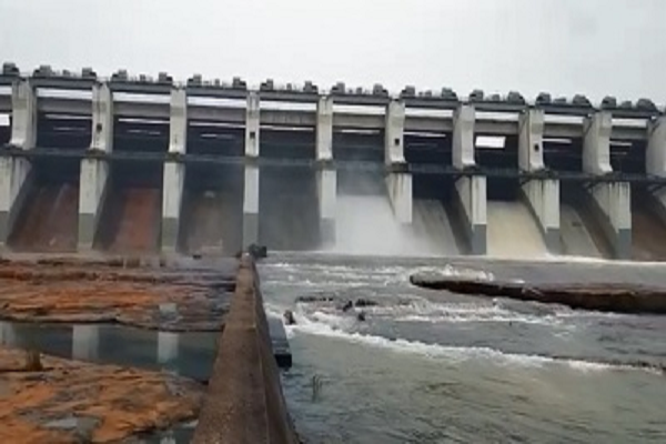 बांधों में बढ़ता जलस्तर, गंगरेल से 4 हजार क्यूसेक पानी छोड़ा गया
