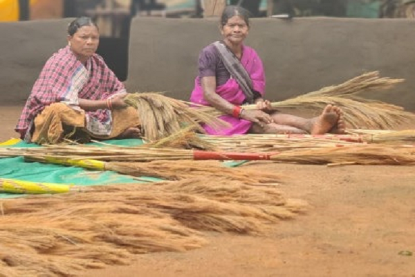 जब जंगलों की छांव से निकलकर स्वावलंबन की मिसाल बनीं नारायणपुर की महिलाएं