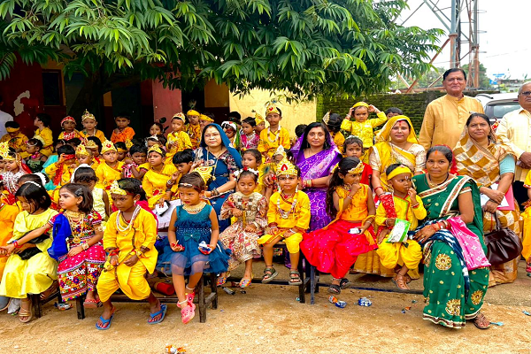 राधा-कृनन्हे ष्ण की मनमोहक झांकियों से सजा विद्यालय,मटकी फोड़, रस्साकशी और डांडिया ने बढ़ाया जन्माष्टमी का उत्साह सरस्वती शिशु मंदिर में हर्षोल्लास के साथ मनाया गया श्रीकृष्ण जन्मोत्सव