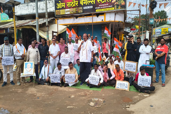  शक्कर के बढ़ते दाम और बीजेपी के जनविरोधी नीतियों के खिलाफ कांग्रेस का &lsquo;चीनी सत्याग्रह&rsquo;