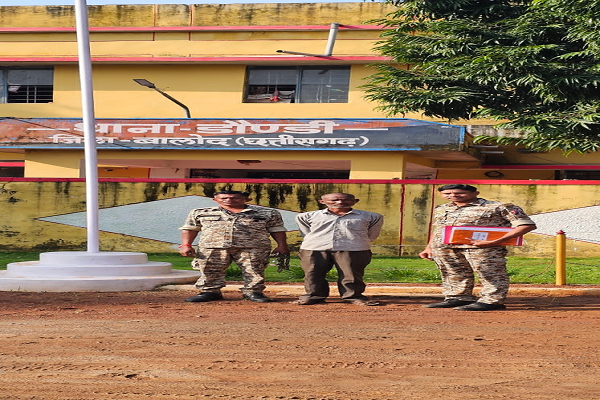  डौंडी पुलिस की अवैध शराब पर नकेल : 30 पौव्वा अवैध देशी शराब के साथ तस्कर गिरफ्तार, भेजा गया जेल