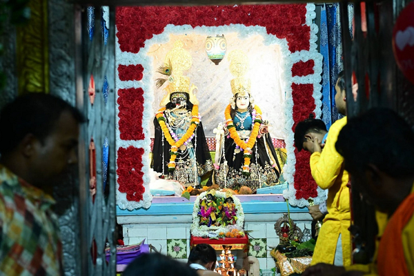 उप मुख्यमंत्री एवं कवर्धा विधायक श्री विजय शर्मा ने श्रीकृष्ण जन्माष्टमी पर श्री राधा-कृष्ण बड़े मंदिर में की पूजा-अर्चना