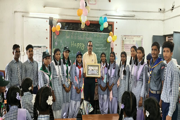  शिक्षक दिवस पर कामठी स्कूल में दिखी गुरु-शिष्य परंपरा की अनूठी मिसाल