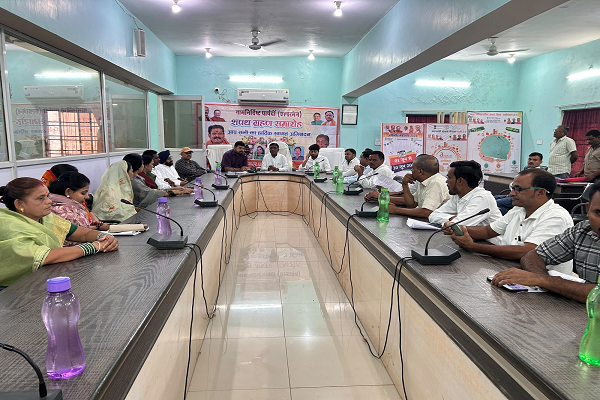  *कवर्धा शहर में यातायात सुधारने नगर पालिका का बड़ा फैसला*   *शहर के प्रमुख मार्ग होंगे नो-वेंडिंग जोन, सड़क घेरकर कारोबार करने वालों पर होगी कार्रवाई*