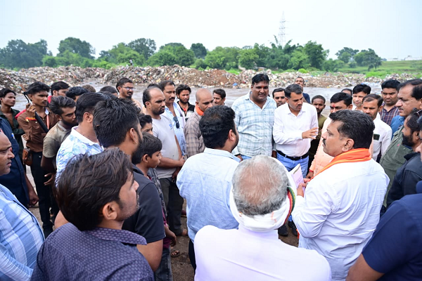  उप मुख्यमंत्री श्री विजय शर्मा ने कवर्धा के ट्रांसपोर्ट नगर का किया निरीक्षण
