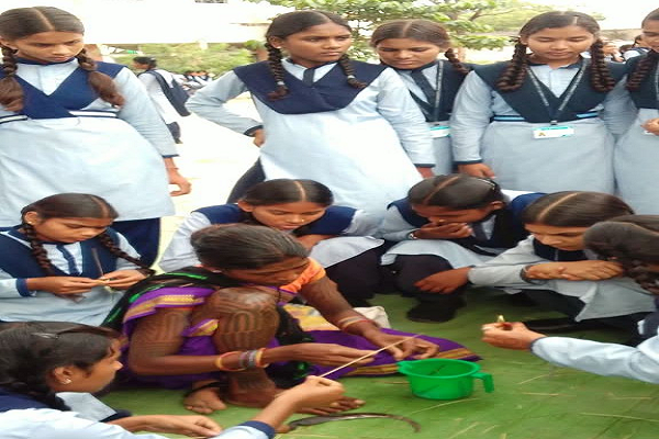 बैगा संस्कृति को सहेजने की अनूठी पहल, बच्चों को मिला बीरन हस्तशिल्प का प्रशिक्षण