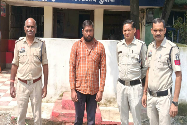  *असिस्टेंट पोस्ट मास्टर की नौकरी लगाने का झांसा देकर 2 लाख 74 हजार रुपये की ठगी करने वाले आरोपी को थाना पंडरिया पुलिस ने किया गिरफ्तार।*