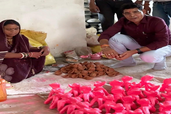  पीएम मोदी के 25 वर्षों के सेवाकाल और जन्मदिवस पर दीये जलाने की अपील