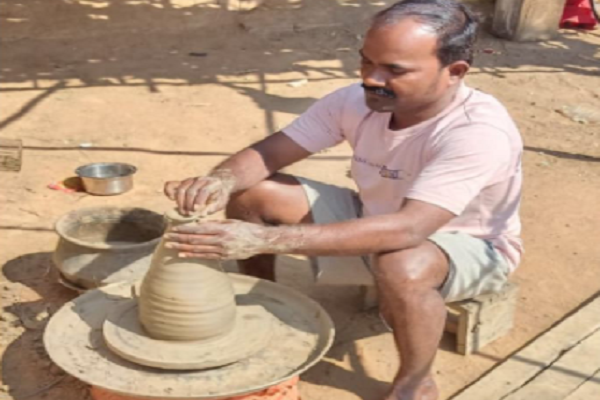 सेवा संकल्प अभियान-2026 : सेवा संकल्प से कुम्हार नारद चक्रधारी की बदली राह