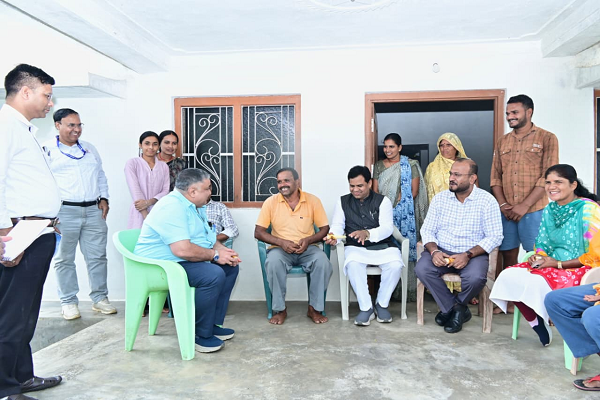 पेंड्रा-मरवाही : पीएम जनमन आवास के हितग्राहियों से मिले प्रभारी मंत्री श्री राजेश अग्रवाल