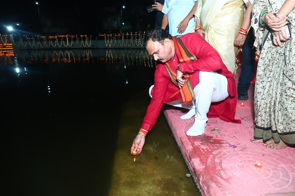  पीएम मोदी के 25 वर्षों के सेवाकाल पर मनेन्द्रगढ़ में हुआ &lsquo;सेवा संकल्प अभियान&rsquo; का भव्य शुभारंभ