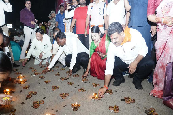 मां दंतेश्वरी मंदिर में दीप जलाकर विजय शर्मा ने शुरू किया &lsquo;सेवा संकल्प अभियान&rsquo;