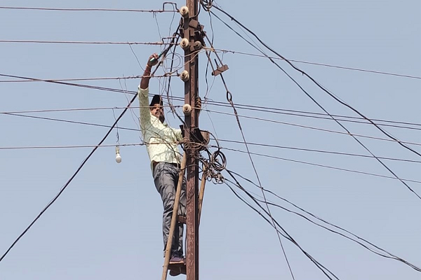 75 हजार का बिजली बिल नहीं भरा तो सरकारी दफ्तर की ही बत्ती गुल!