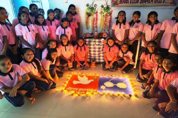 &rsquo;सेवा संकल्प अभियान के तहत महासमुंद में जिला मुख्यालय से ग्राम पंचायतों तक जगमगाया आशीर्वाद का दीया&rsquo;