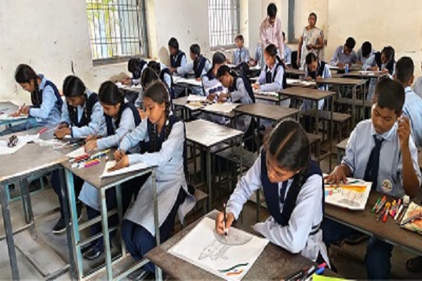 बच्चों के रंगों में साकार हुआ &lsquo;मेरे सपनों का भारत&rsquo;