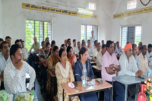 **शिक्षक केवल पाठ नहीं पढ़ाते, वे भविष्य की नींव गढ़ते हैं :- दीपक ठाकुर*