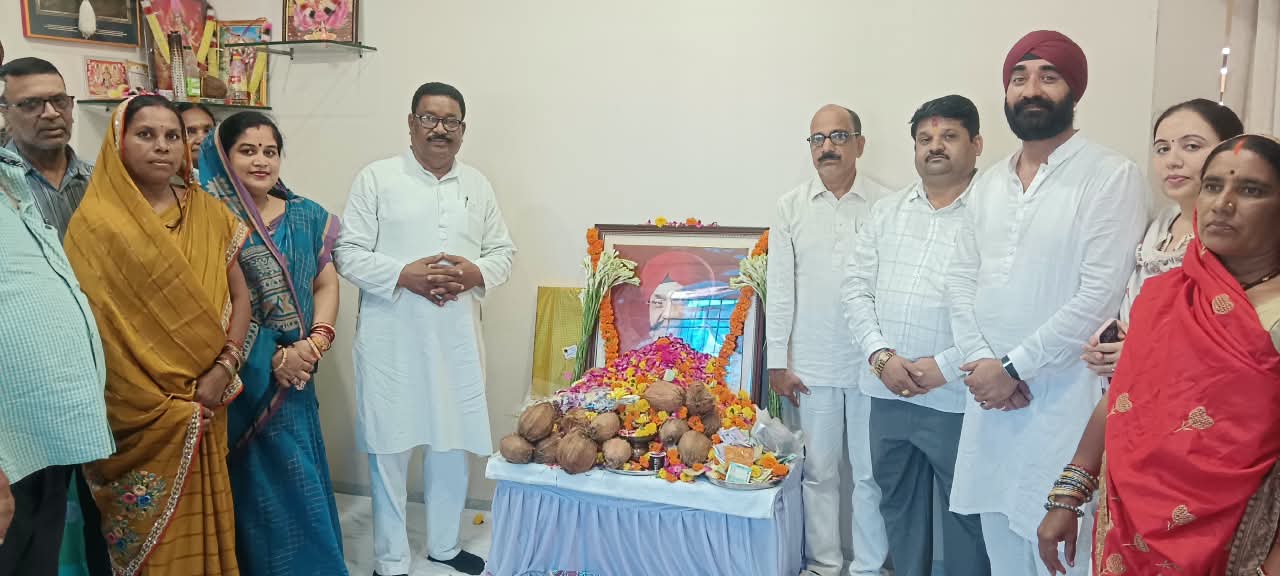 स्व. रजिंदर पाल सिंह भाटिया की पांचवीं पुण्यतिथि पर श्रद्धांजलि कार्यक्रम, विधायक भोलाराम साहू ने अर्पित किए श्रद्धासुमन
