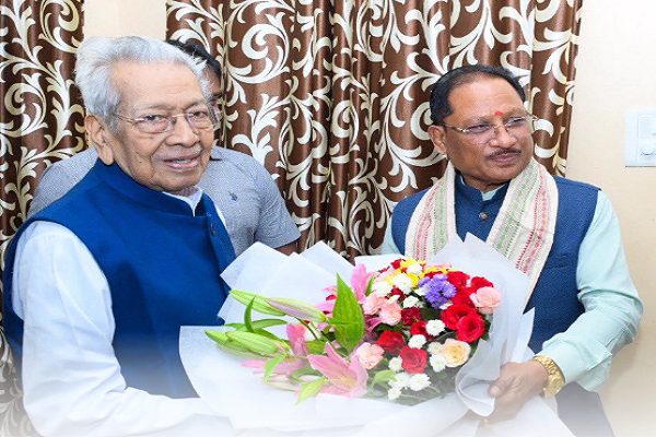 मुख्यमंत्री श्री विष्णु देव साय ने छत्तीसगढ़ के पूर्व राज्यपाल श्री विश्वभूषण हरिचंदन से की सौजन्य भेंट