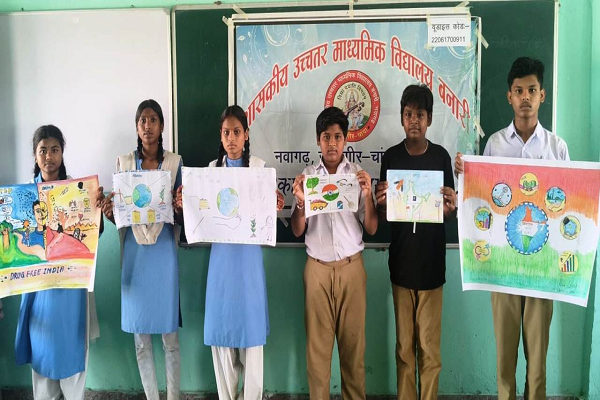 मेरे सपनों का भारत&rsquo; में विद्यार्थियों ने रंगों और शब्दों से रची विकसित भारत की तस्वीर