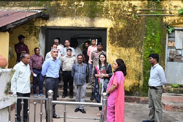 जिला निर्वाचन अधिकारी रणबीर शर्मा ने ईवीएम वेयर हाउस का किया निरीक्षण