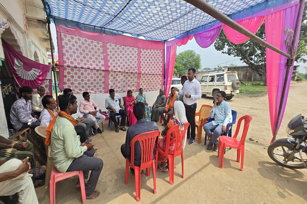 *छिरपानी में जल जन सेवा संकल्प के तहत जन संवाद, जल संरक्षण का दिया संदेश*   *ग्रामीणों को जल के मितव्ययी उपयोग और स्रोतों के संरक्षण के लिए किया जागरूक*