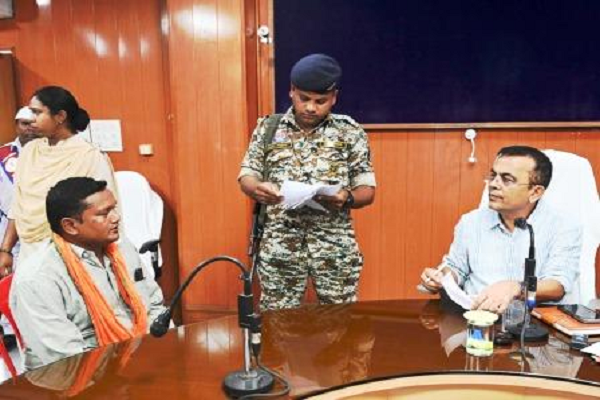 जनदर्शन में कलेक्टर ने सुनी आमजनों की समस्याएं, 65 आवेदनों पर त्वरित कार्रवाई के दिए निर्देश