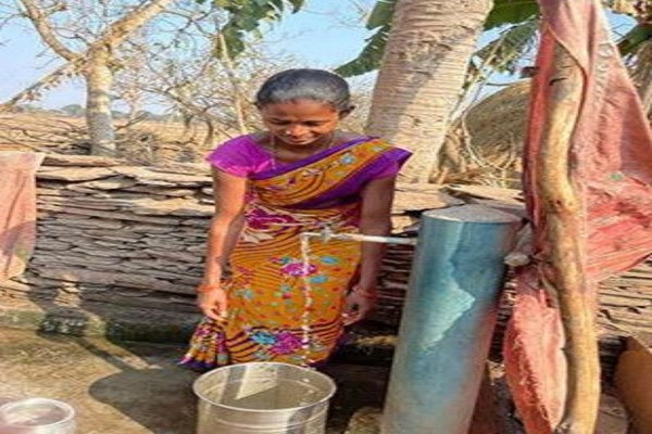 सेवा की कहानी - सोलर आधारित नलजल योजना से बदली खेड़ेपार की तस्वीर