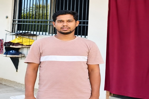  पक्की छत ने बदली हनीफ बेग के परिवार की जिंदगी