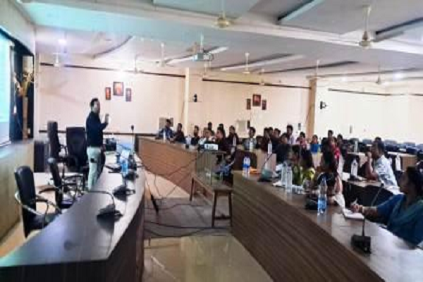 आधार ऑपरेटरों को नवीन नियमों एवं प्रक्रियाओं का दिया गया प्रशिक्षण