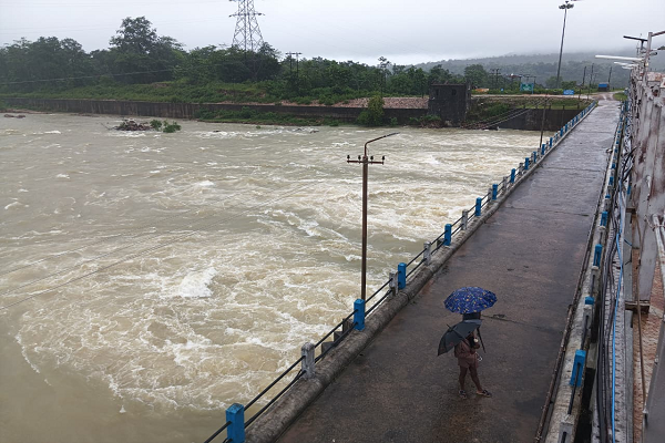 *गरियाबंद में लगातार बारिश के बीच सिकासार जलाशय 89.32% भरा, 12 गेट 3 फीट तक खोले गए*