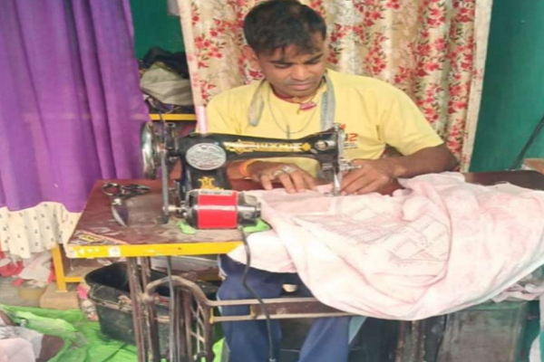 सेवा की कहानी : मुख्यमंत्री कौशल विकास योजना से प्रशिक्षण लेकर दिव्यांग रमेश बने आत्मनिर्भर