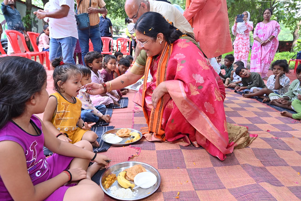 आंगन मिलन&rsquo; कार्यक्रम में शामिल हुईं केंद्रीय महिला एवं बाल विकास राज्यमंत्री सावित्री ठाकुर