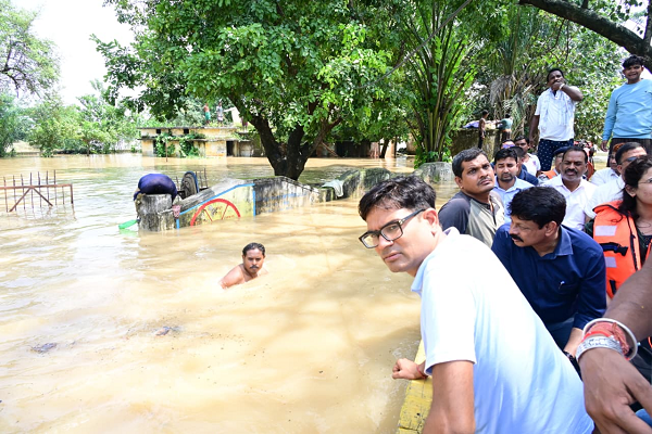  संकट की घड़ी में हर प्रभावित परिवार के साथ खड़ी है हमारी सरकार : वित्त मंत्री श्री ओ.पी. चौधरी