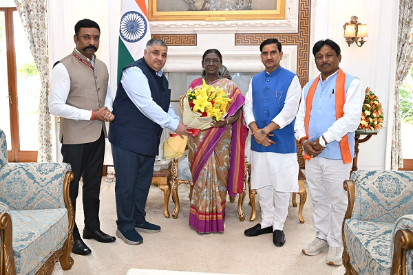  मुख्यमंत्री श्री विष्णु देव साय के निमंत्रण पर राष्ट्रपति ने स्वीकार किया बस्तर दशहरा के मुरिया दरबार में शामिल होने का आमंत्रण