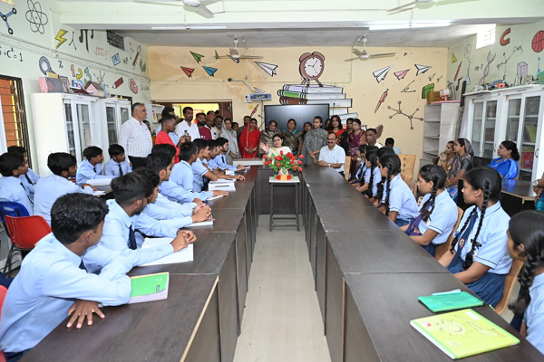 *सरकारी विद्यालय के विद्यार्थियों में प्रतिभा और सपनों कोई कमी नहीं--भावना बोहरा   -हमारा संकल्प की पंडरिया का हर बच्चा अपने को उड़ान दे-