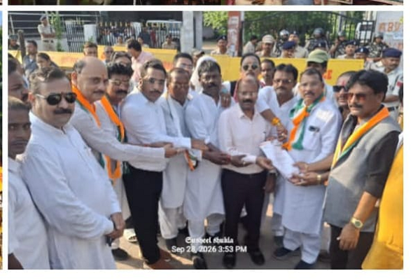  मुख्य चुनाव आयुक्त के इस्तीफे की मांग को लेकर कांग्रेस का कलेक्ट्रेट घेराव   पुतला दहन कर राष्ट्रपति के नाम सौंपा ज्ञापन, चुनावी प्रक्रिया की निष्पक्षता पर उठाए सवाल