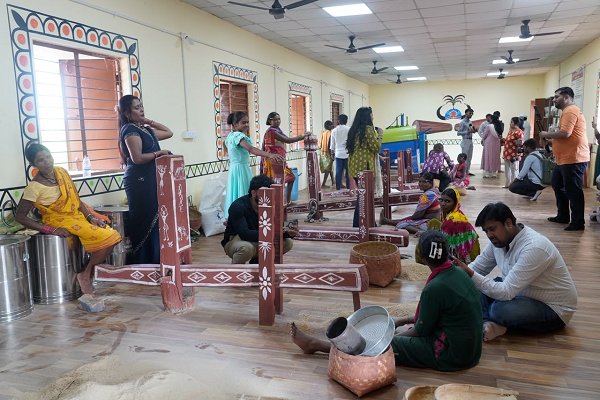  *बदलते बस्तर की कहानी: दिल्ली के 43 इंफ्लुएंसर्स ने नेतानार में देखी शांति, आत्मनिर्भरता और विकास की तस्वीर*