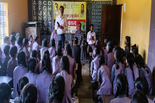  विद्यालयों में बाल अधिकार और सुरक्षा के प्रति विद्यार्थियों को किया जा रहा जागरूक