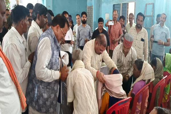  *** अंतराष्ट्रीय वृद्धजन दिवस पर सांसद संतोष पाण्डेय ने वरिष्ठ नागरिकों का किया सम्मान**