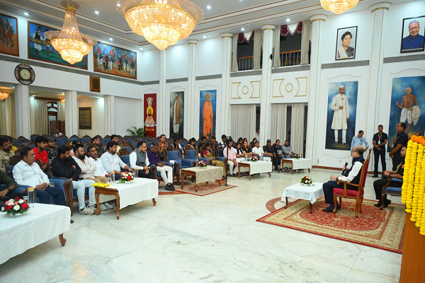 बस्तर की बदली तस्वीर को देश दुनिया तक पहुंचाएं सोशल मीडिया इन्फ्लुएंसर - राज्यपाल श्री डेका