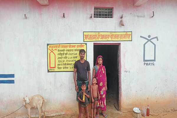 सेवा की कहानी : मजदूरी करने वाले आदिवासी रामलाल को जनमन आवास से मिली नई खुशियां