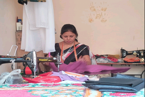 आरसेटी प्रशिक्षण से आत्मनिर्भर बनी दीपिका