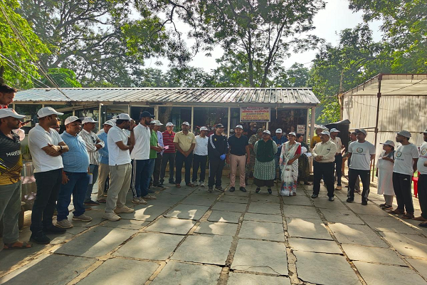  भोरमदेव मंदिर परिसर में श्रमदान कर स्वच्छता का दिया संदेश