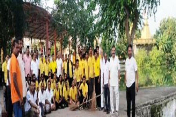 स्वच्छता ही सेवा के तहत डोंगरगढ़ शहर के सार्वजनिक स्थलों पर की गई साफ-सफाई